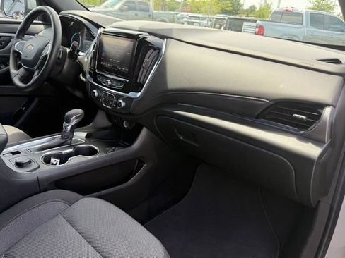 Used 2023 Chevrolet Traverse LT FWD image 7