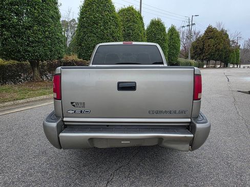 Used 2000 Chevrolet S10 Pickup LS w/ Preferred Equipment Group image 4
