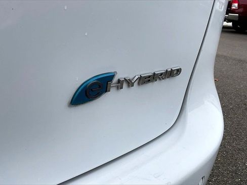 Used 2024 Chrysler Pacifica Select image 8