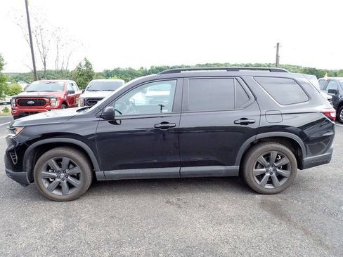 Used 2023 Honda Pilot Sport image 2
