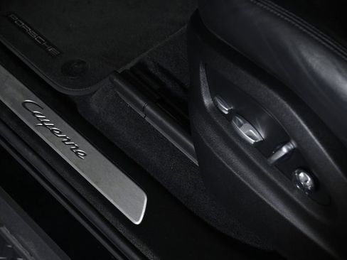 Used 2021 Porsche Cayenne AWD/4WD image 22