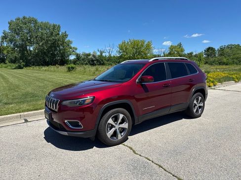 Used 2019 Jeep Cherokee Limited AWD/4WD image 3