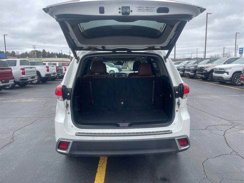 Used 2019 Toyota Highlander AWD V6 image 22