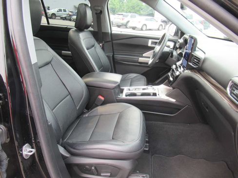 Used 2023 Ford Explorer Limited w/ Limited Technology Package AWD/4WD image 25