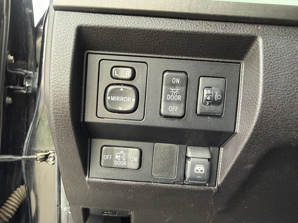 Used 2016 Toyota Tundra SR5 w/ SR5 Upgrade Package AWD/4WD image 19