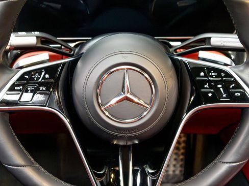 Used 2022 Mercedes-Benz S 580 4MATIC Sedan w/ AMG Line Package image 68