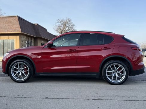Used 2018 Alfa Romeo Stelvio Ti Sport image 2