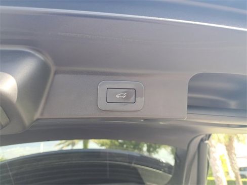 Used 2025 Jaguar F-PACE R-Dynamic S image 8