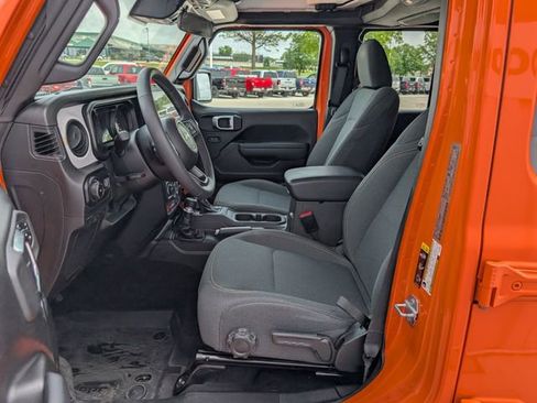 Used 2025 Jeep Wrangler Unlimited Sport AWD/4WD image 2