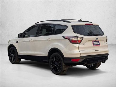 Used 2017 Ford Escape SE w/ Equipment Group 201A image 8