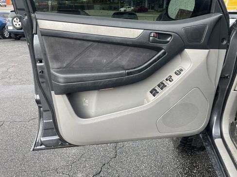 Used 2005 Toyota 4Runner SR5 image 10