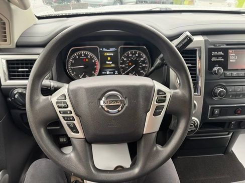 Used 2017 Nissan Titan 4x4 Crew Cab image 13