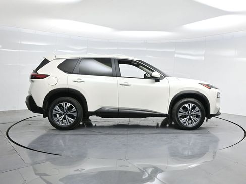 Used 2023 Nissan Rogue SV image 40