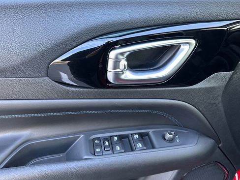 New 2026 Jeep Compass Limited image 13