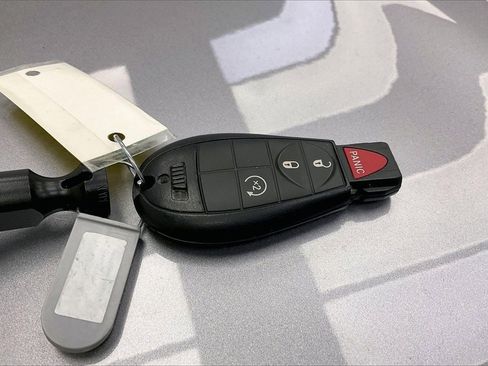 Used 2020 Jeep Cherokee Latitude w/ Cold Weather Group image 9