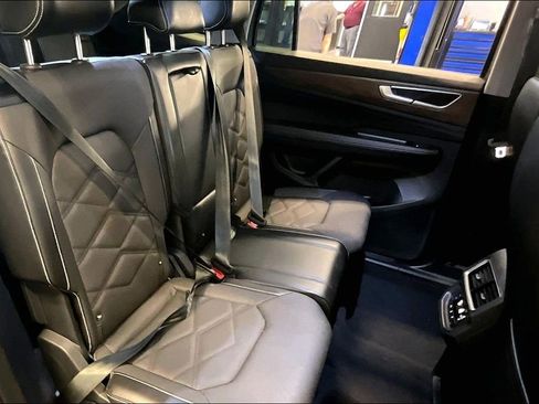 Used 2024 Volkswagen Atlas SE AWD/4WD image 25