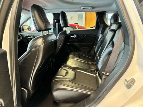 Used 2020 Jeep Cherokee Trailhawk w/ Comfort/Convenience Group AWD/4WD image 24