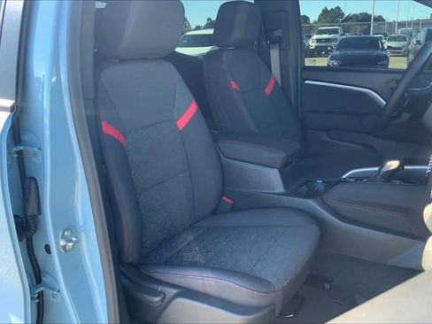 Used 2025 Chevrolet Colorado Z71 image 8