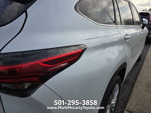 Used 2022 Toyota Highlander Platinum FWD image 10