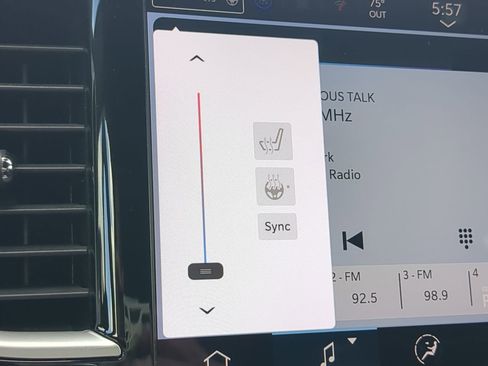 Used 2025 Chrysler Pacifica Select image 23