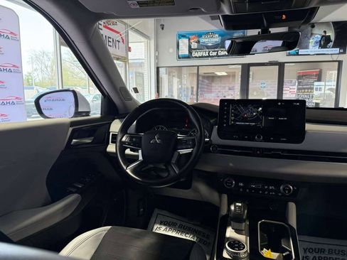 Used 2025 Mitsubishi Outlander Trail Edition image 25