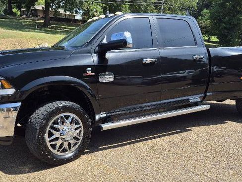 Used 2016 RAM 3500 Laramie Longhorn w/ Convenience Group AWD/4WD image 3