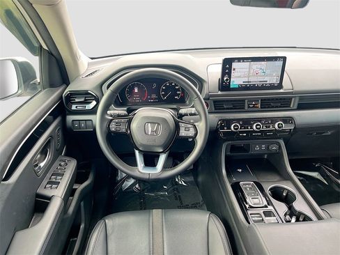 Used 2024 Honda Pilot Touring image 23
