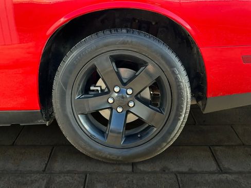 Used 2014 Dodge Challenger SXT image 13