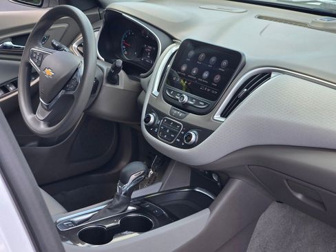 Certified 2025 Chevrolet Malibu LT FWD image 10