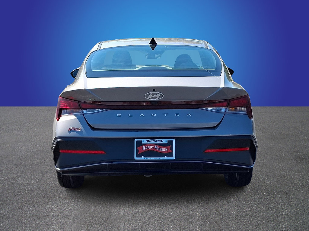 Used 2024 Hyundai Elantra SEL FWD image 5