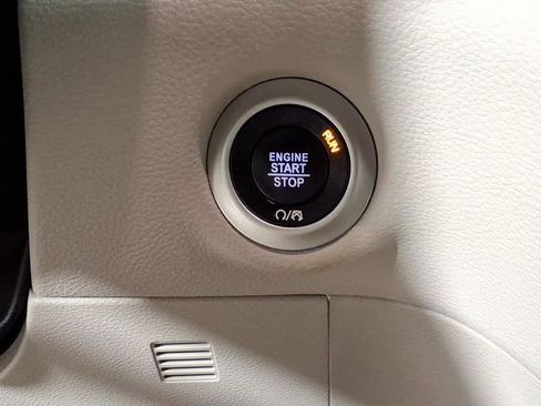 Used 2023 Chrysler Pacifica Touring-L image 20