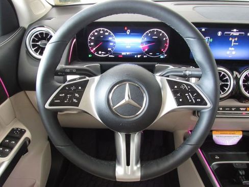 Used 2026 Mercedes-Benz GLB 250 4MATIC image 25