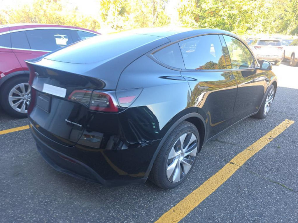 Used 2023 Tesla Model Y Long Range AWD/4WD image 4