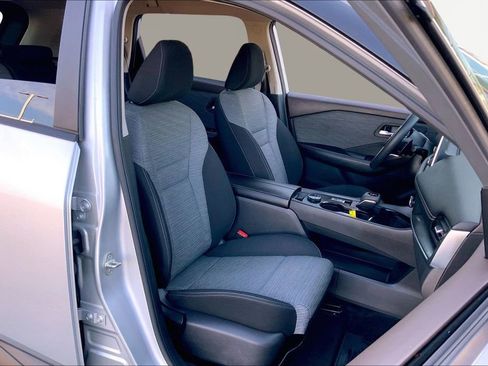 Used 2023 Nissan Rogue SV image 19