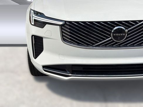 Certified 2025 Volvo XC90 B6 Plus AWD/4WD image 28