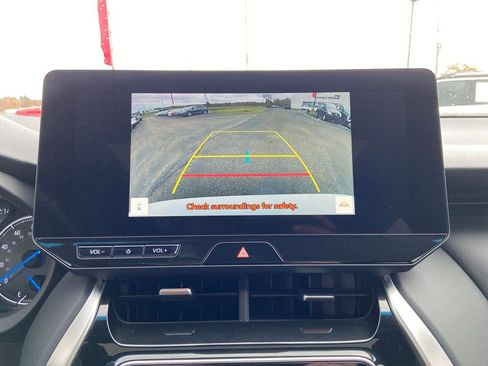 Used 2023 Toyota Venza Nightshade image 28