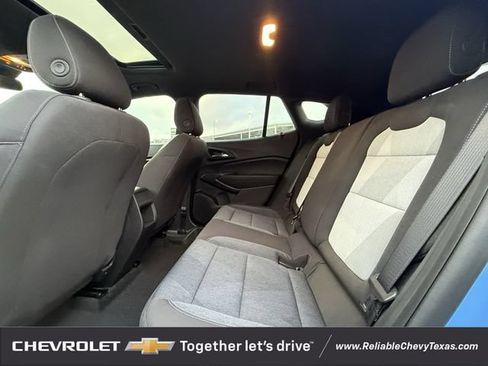 Used 2024 Chevrolet Trax RS w/ Sunroof Package FWD image 15
