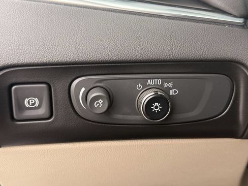 Used 2020 Buick Enclave Premium w/ Sun and Sites Package FWD image 19