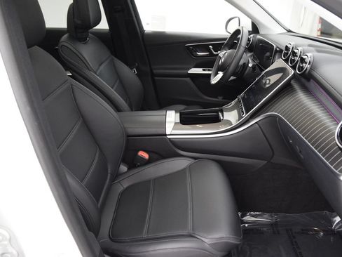 Used 2024 Mercedes-Benz GLC 300 image 16