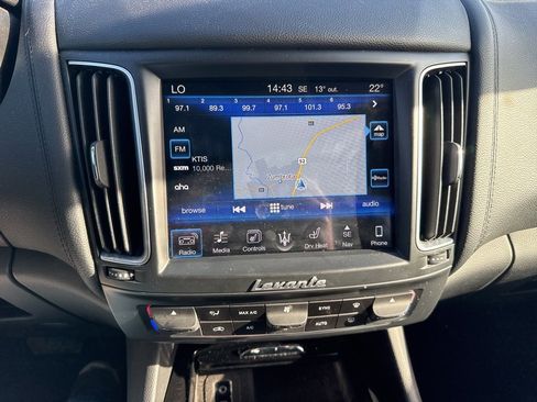 Used 2017 Maserati Levante S image 9