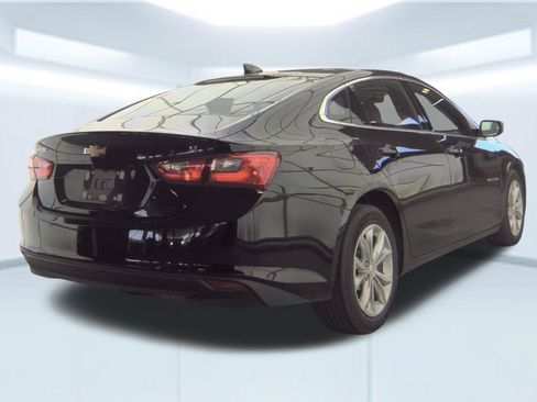 Used 2025 Chevrolet Malibu LT FWD image 2