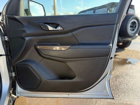 Used 2019 GMC Acadia SLE image 14