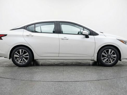 Used 2025 Nissan Versa SV FWD image 11