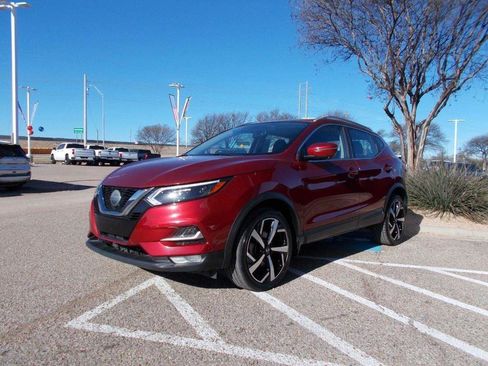 Used 2020 Nissan Rogue Sport SL w/ Premium Package image 2