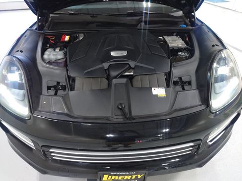 Used 2021 Porsche Cayenne AWD/4WD image 21