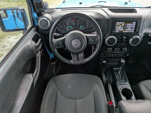 Used 2018 Jeep Wrangler Unlimited Sahara w/ Connectivity Group AWD/4WD image 14