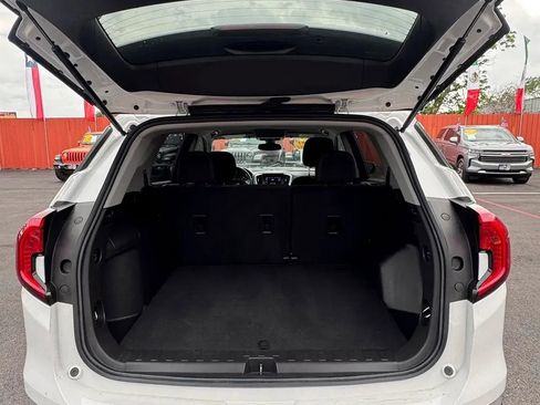 Used 2024 GMC Terrain SLE FWD image 7