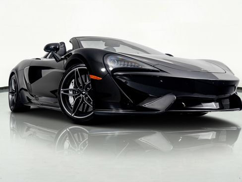 Used 2019 McLaren 570S Spider image 5