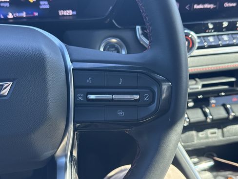 Used 2024 Chevrolet Colorado Z71 w/ Z71 Convenience Package 2 image 20