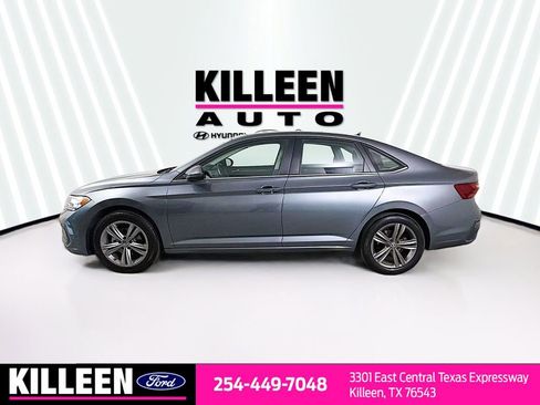 Used 2022 Volkswagen Jetta SE w/ Panoramic Sunroof Package image 4